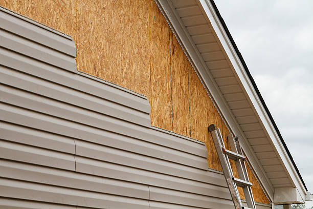 Professional Siding Installation technician working in Wilson, PA